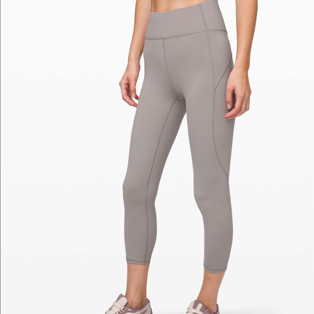 Lululemon in movement crop